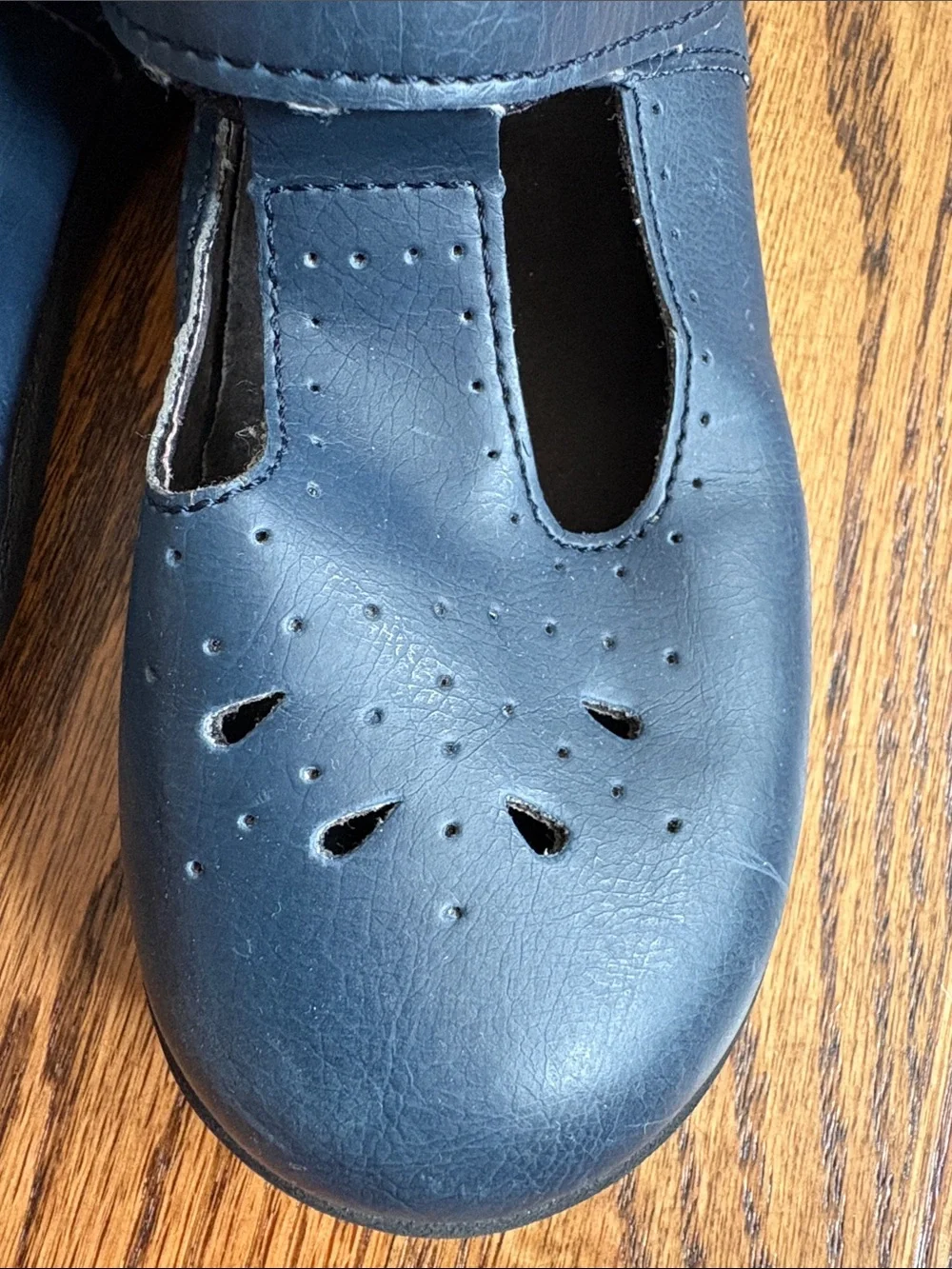 L'Amour girls navy blue with cutout pattern t-strap Mary Jane shoes, size 11.